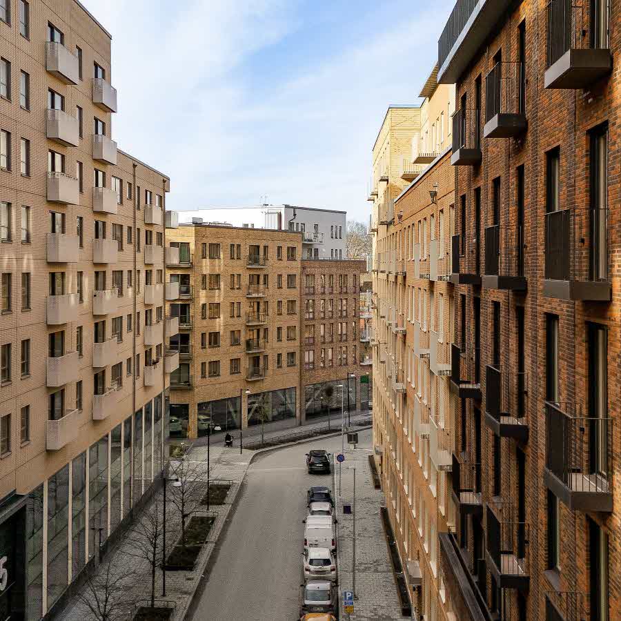 Today, approximately 1,200 people live in Haga Norra.