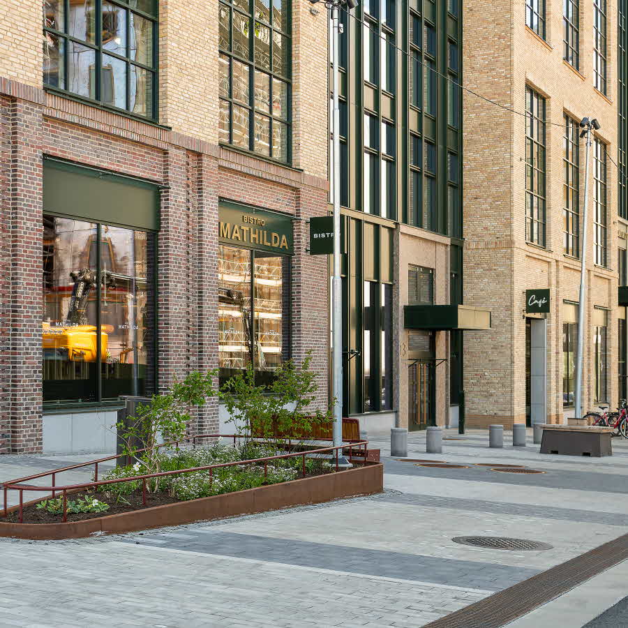 Bistro Mathilda och Café Vigor & Joy’s ligger båda i husets bottenvåning.