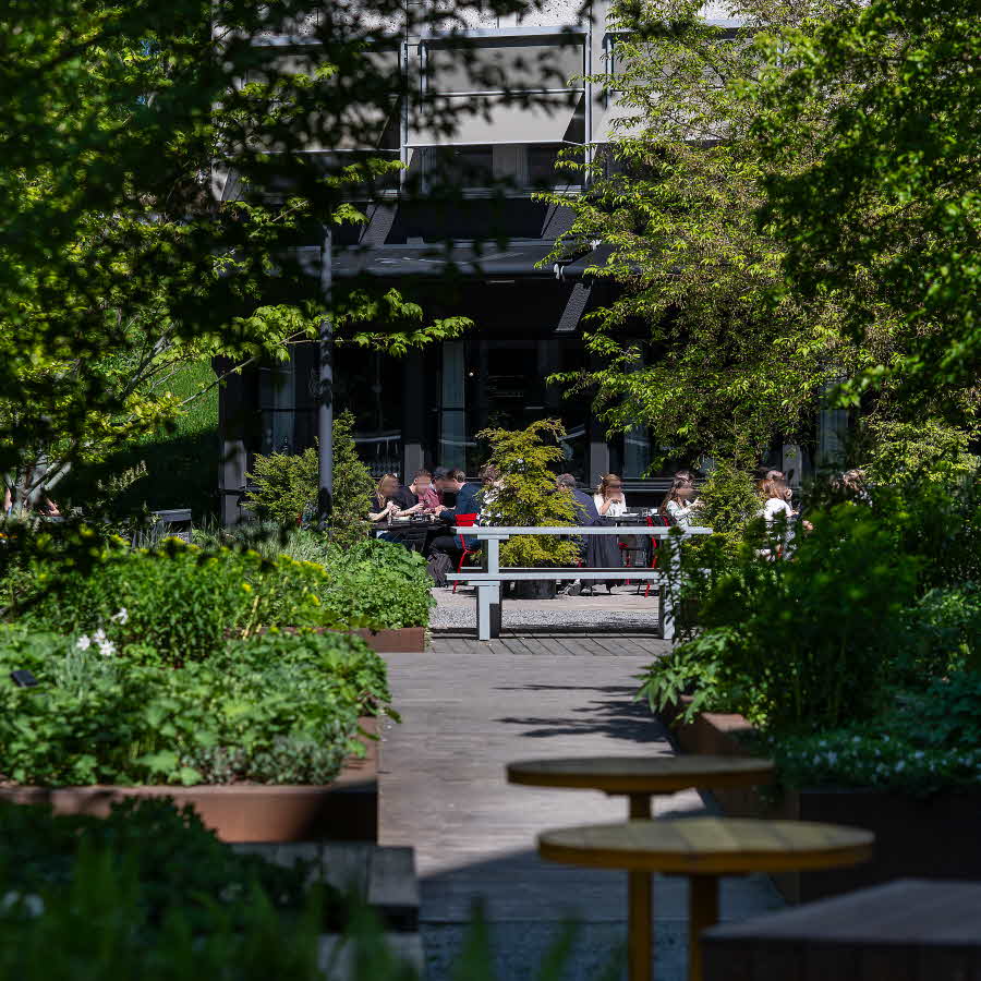 Uteserveringen till restaurangen Pocket in the Park ligger på Englundavägen.